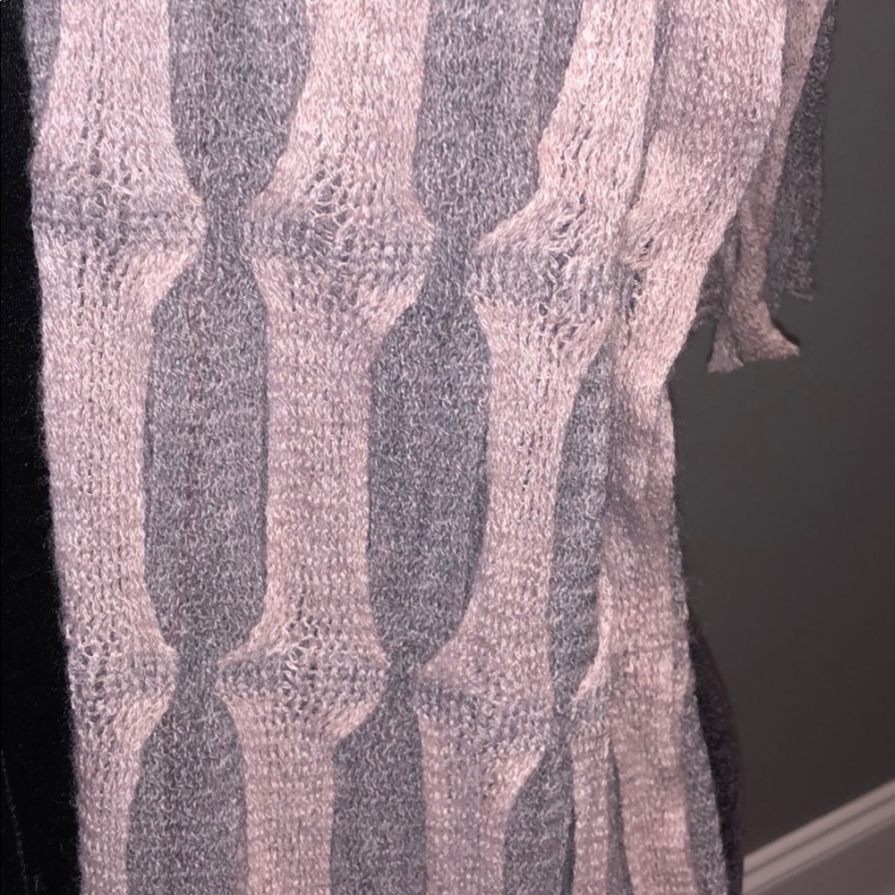 Scarfs - Picture 3 of 4